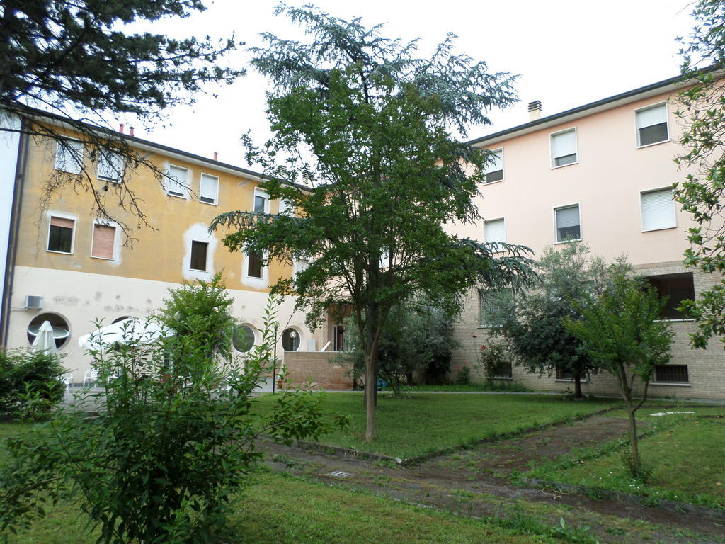 Camplus Living Il Cenacolo Hotel Ferrara Esterno foto